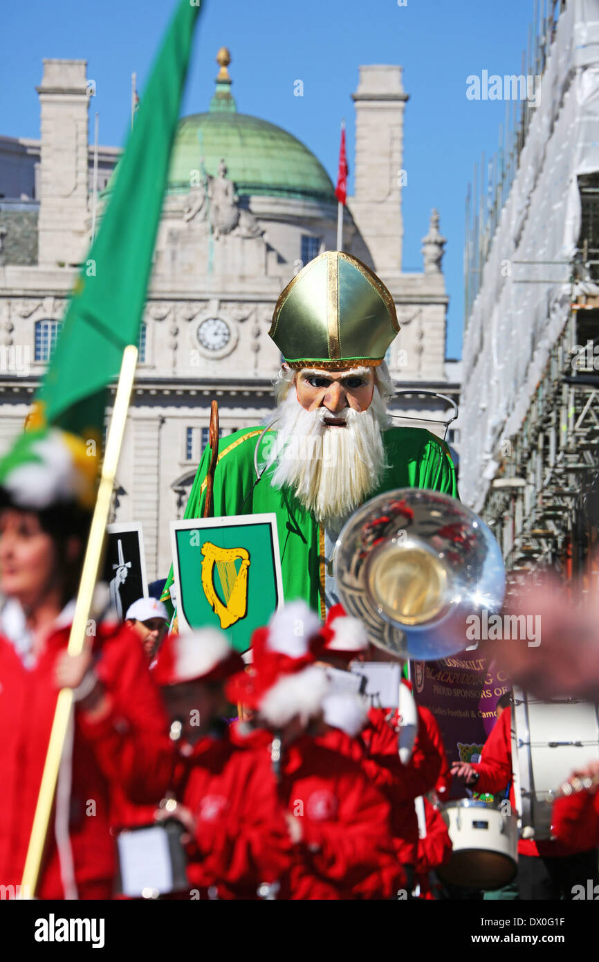 London, UK. 16th March 2014. A giant figure of St. Patrick takes part in the St. Patrick's Day Parade 2014 in London, England Credit:  Paul Brown/Alamy Live News Stock Photo