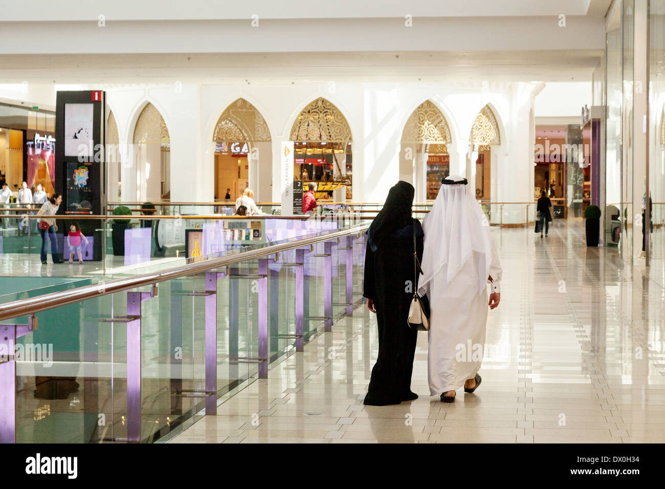 Arab Couple walking in the Dubai Mall, Dubai, UAE, United Arab Emirates, Middle East Stock Photo