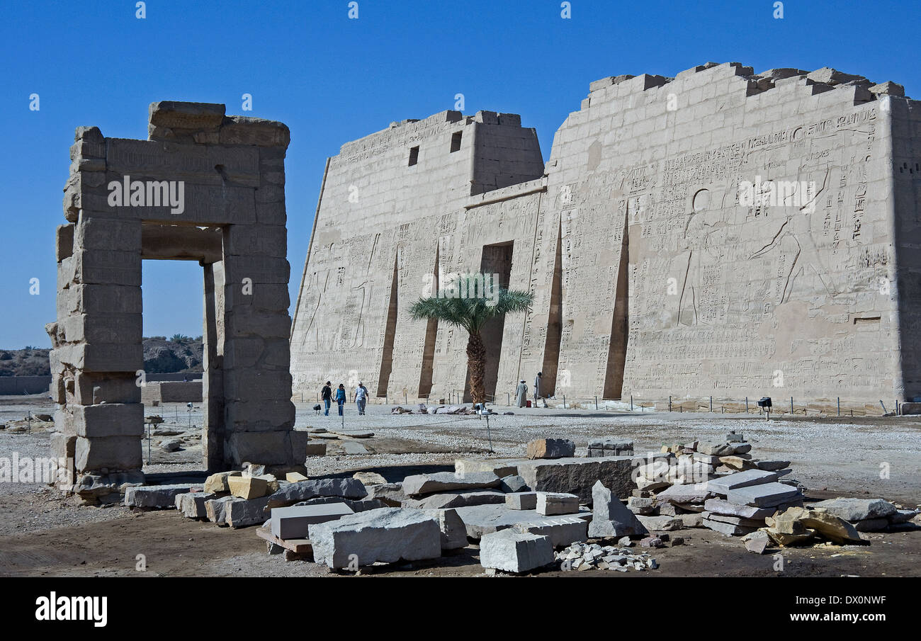 Temple of Ramses III at Habu first pylon Stock Photo Alamy