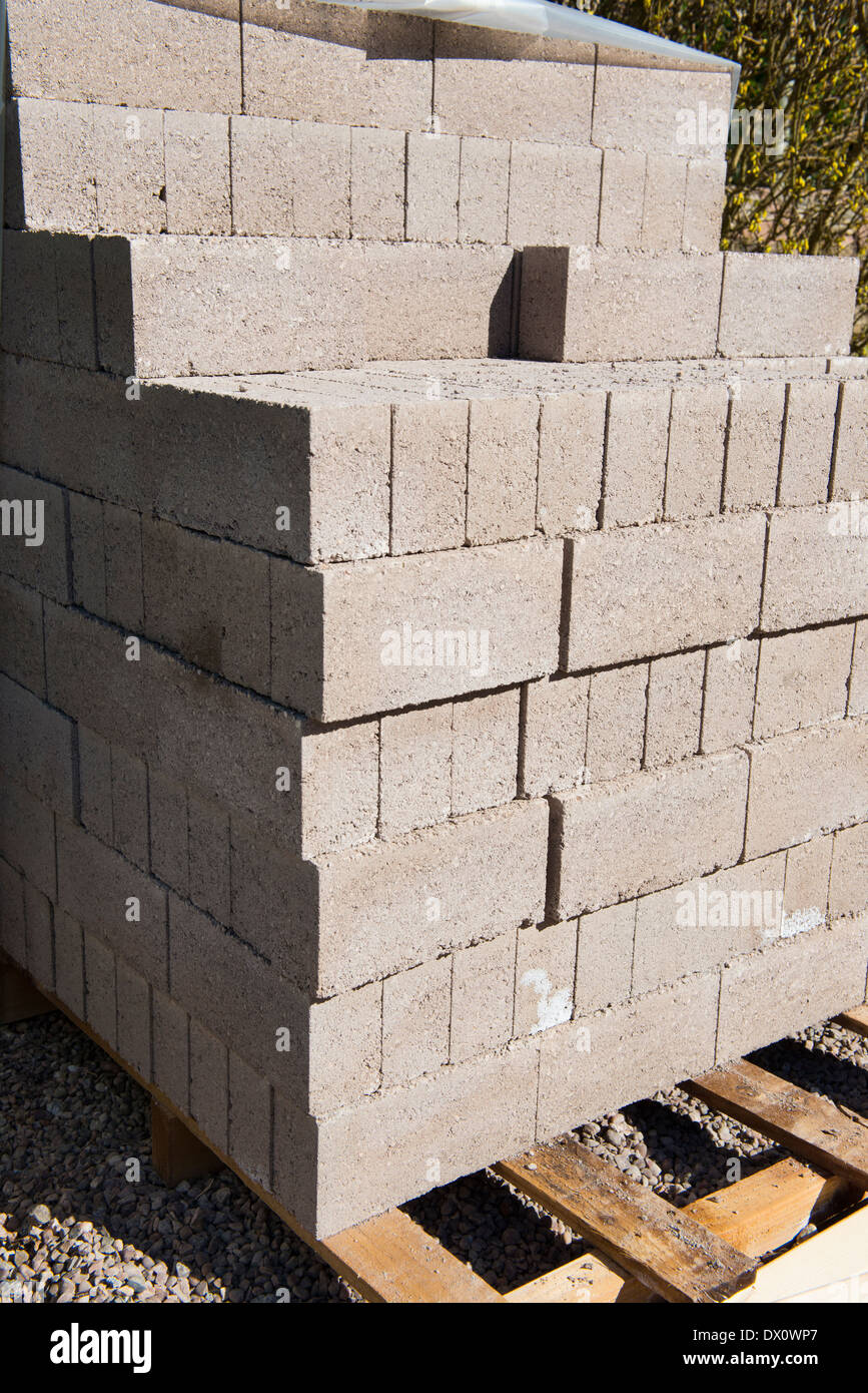 Pile of breeze blocks hi-res stock photography and images - Alamy
