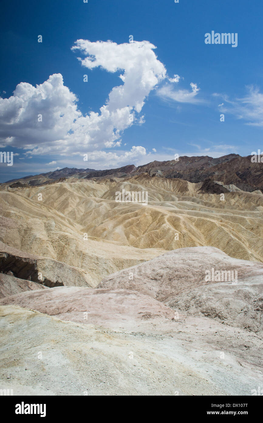 Highway of death desert storm hi-res stock photography and images - Alamy