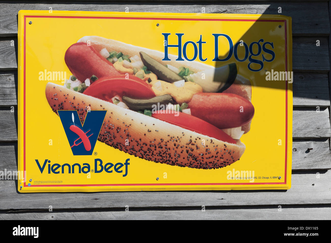 https://c8.alamy.com/comp/DX1165/cedar-key-florida-gulf-coast-hot-dog-sign-vienna-beef-advertisement-DX1165.jpg