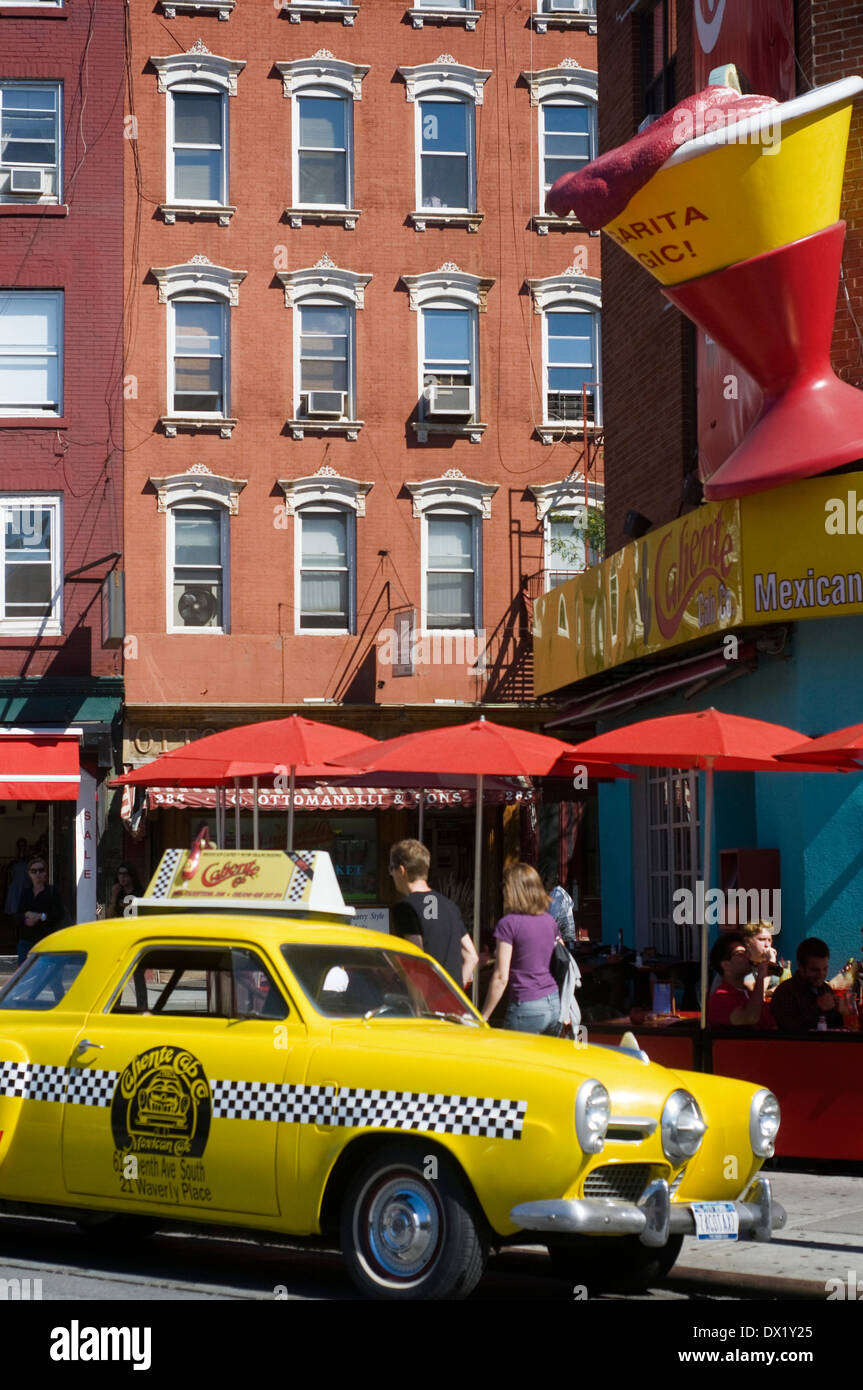 Caliente Cab Restaurant in Greenwich Village. 61 7th Avenue. (from 12:00 p.m. to 2:00 a.m.) U.S. $ 7-20. A yellow cab 50s parked outside and a huge glass of Margarita hung on the facade are two of the lures to attract diners, but the food alone is enough demand. Fajitas, enchiladas mole, tacos, burritos, quesadillas and many more typical of Mexico cute things. Stock Photo