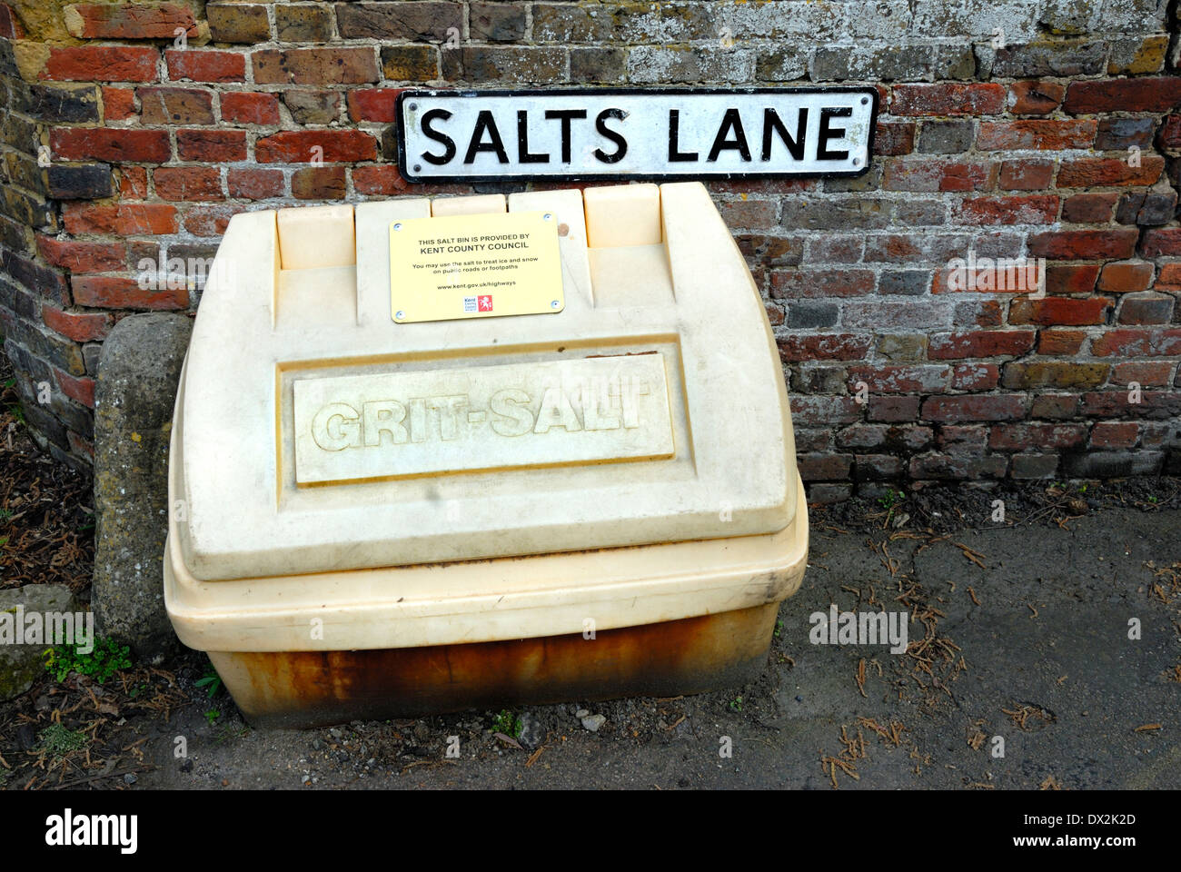 Loose Village, Kent, England. Grit and Salt bin (for use in ice and snow) in Salts Lane. Does what it says on the box. Stock Photo