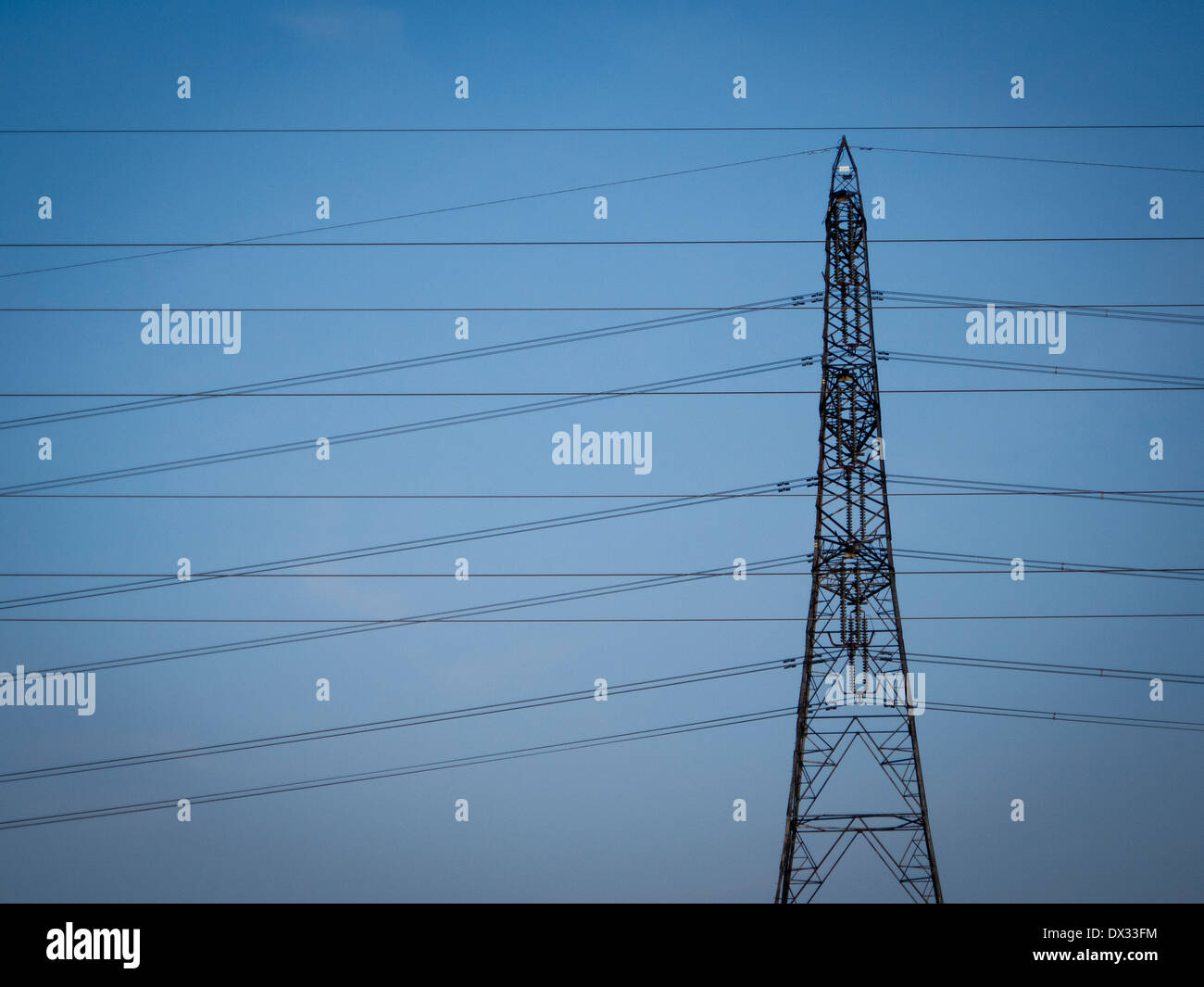 UK Electricity pylon and overhead power cables Stock Photo Alamy