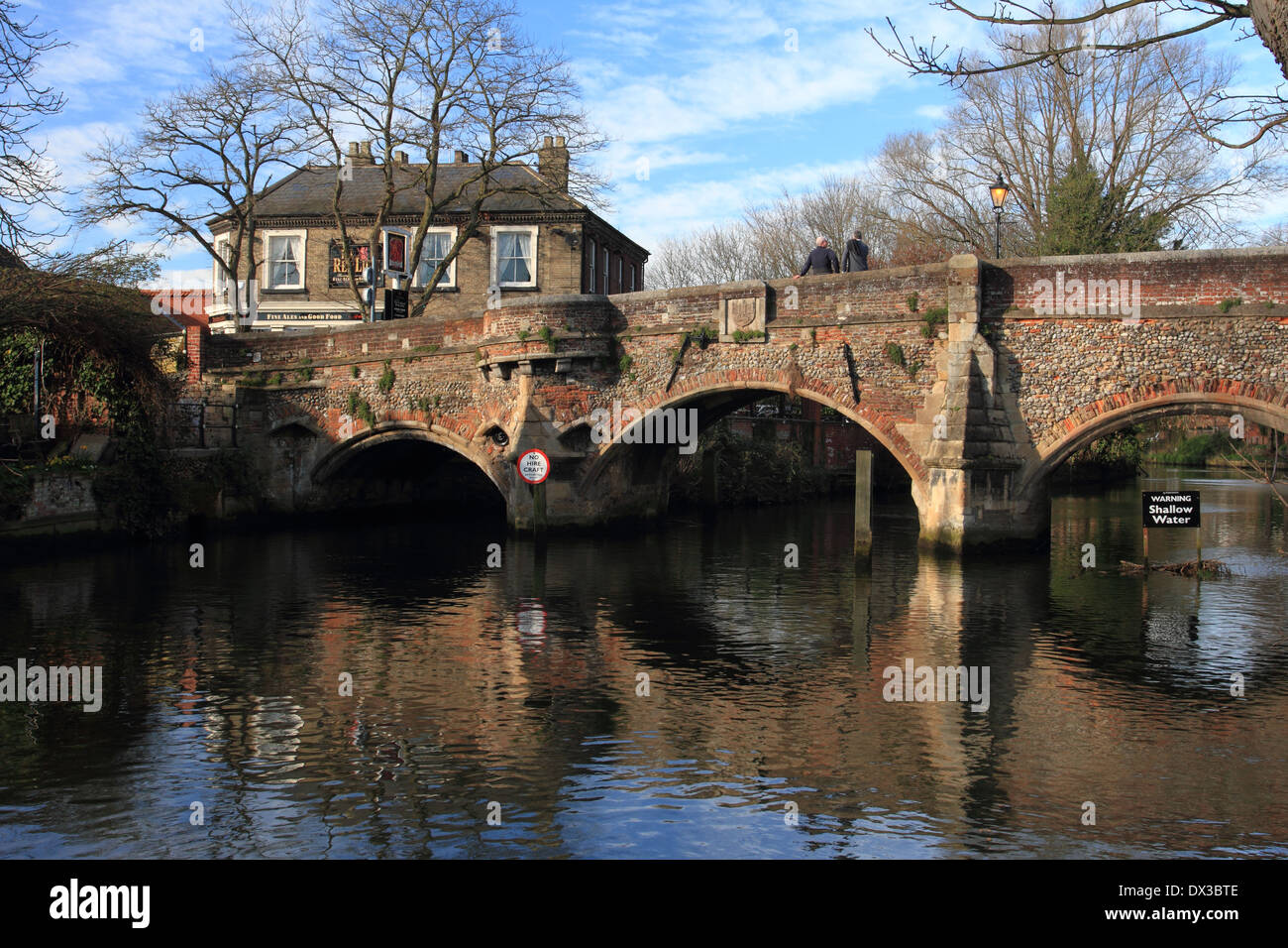 bridge over wensum river, the red lion pub at background