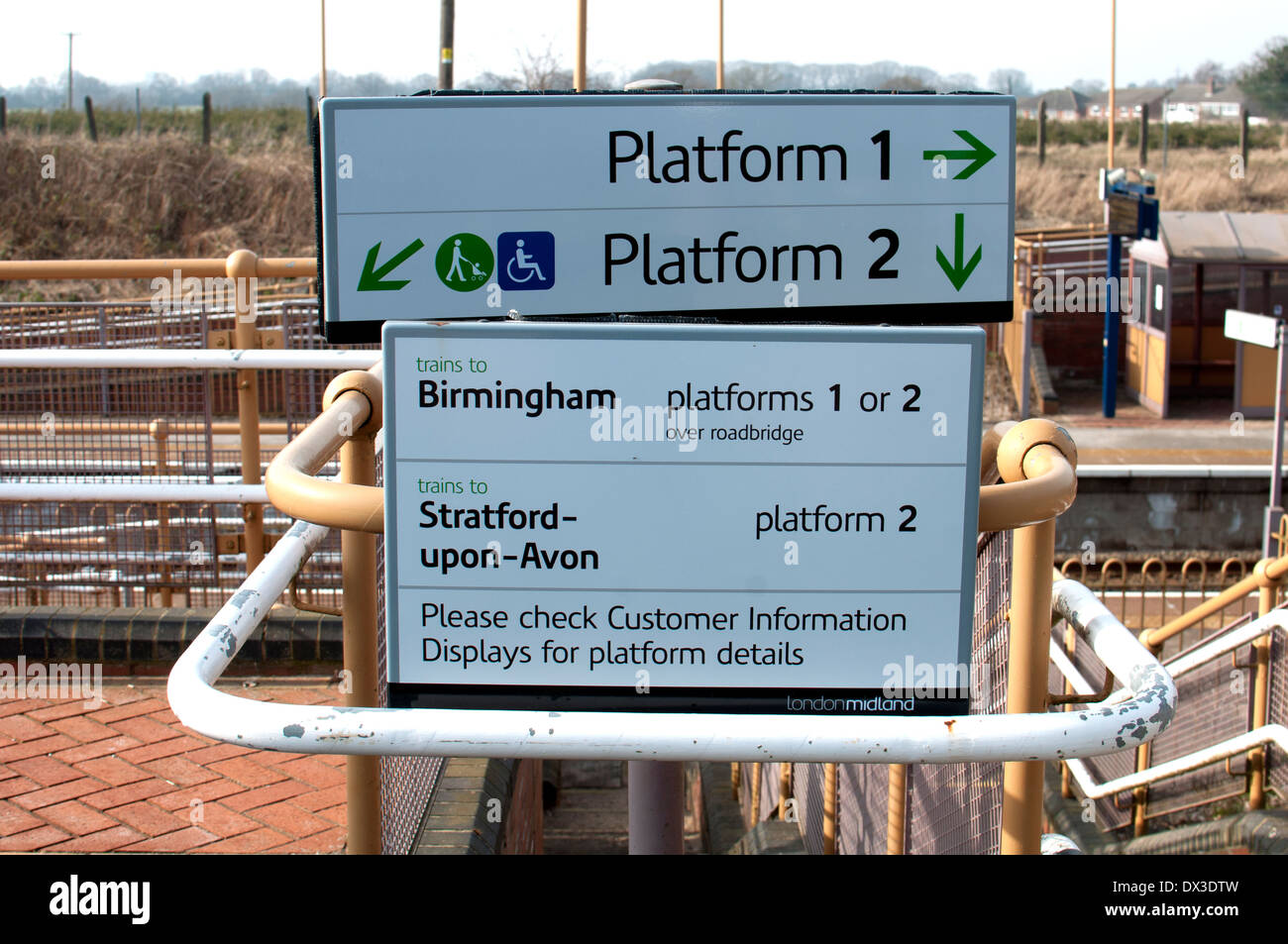 Train passenger numbers hires stock photography and images Alamy