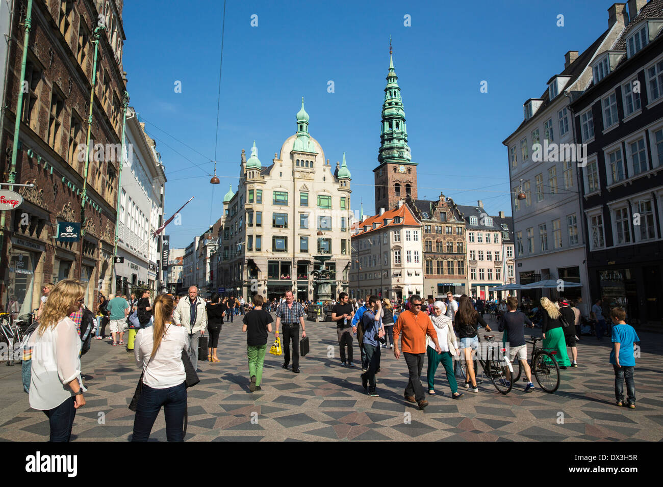 The pedestrian area around the Storkespringvandet statue in Copenhagen ...