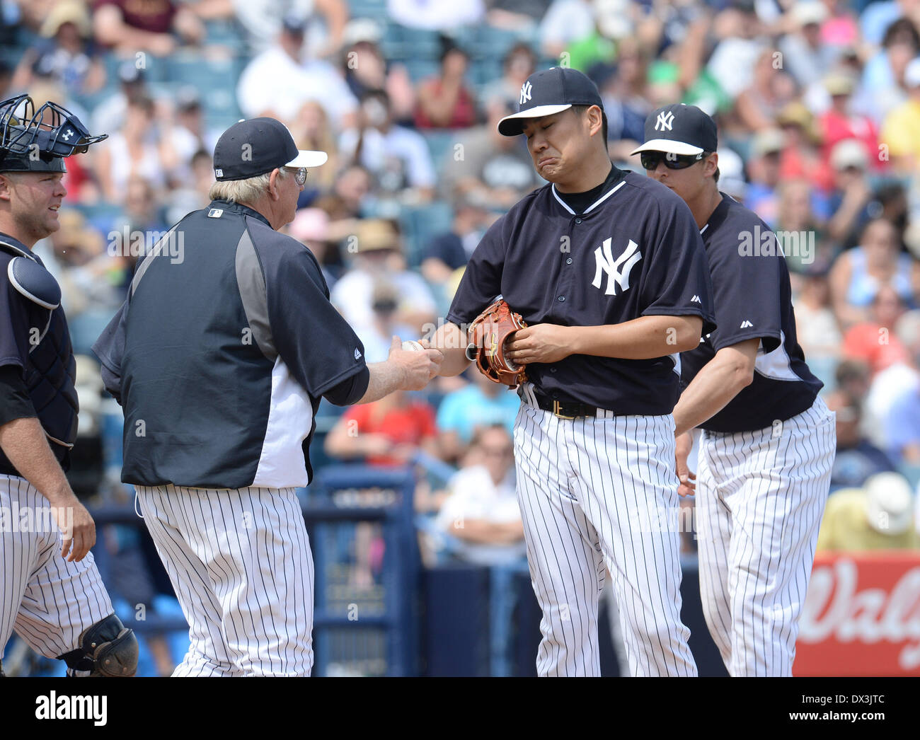 Pitching coach larry rothschild hires stock photography and images Alamy