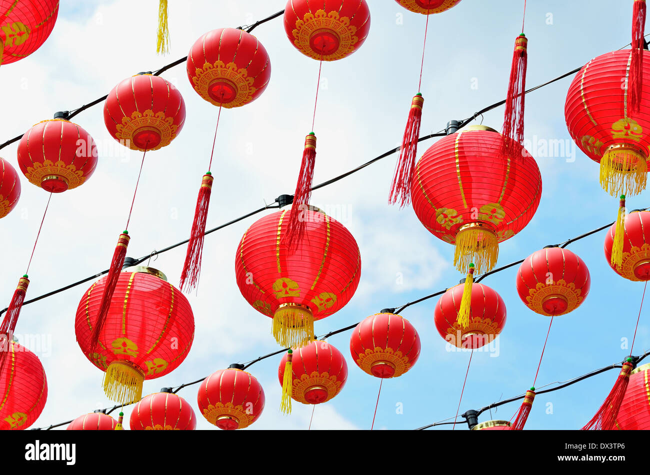 Row of chinese lanterns hi-res stock photography and images - Alamy