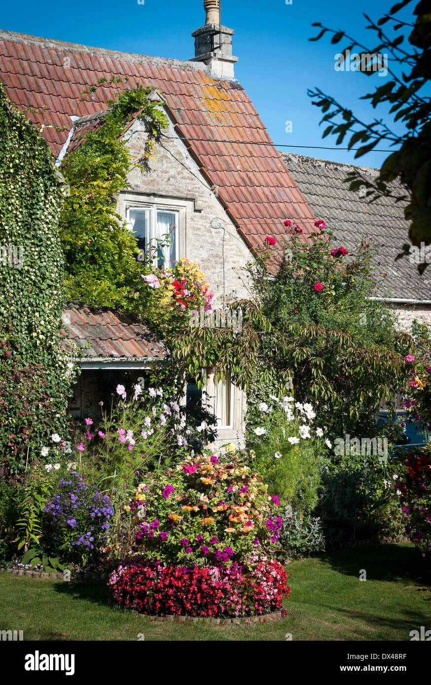 English front garden hi-res stock photography and images - Alamy