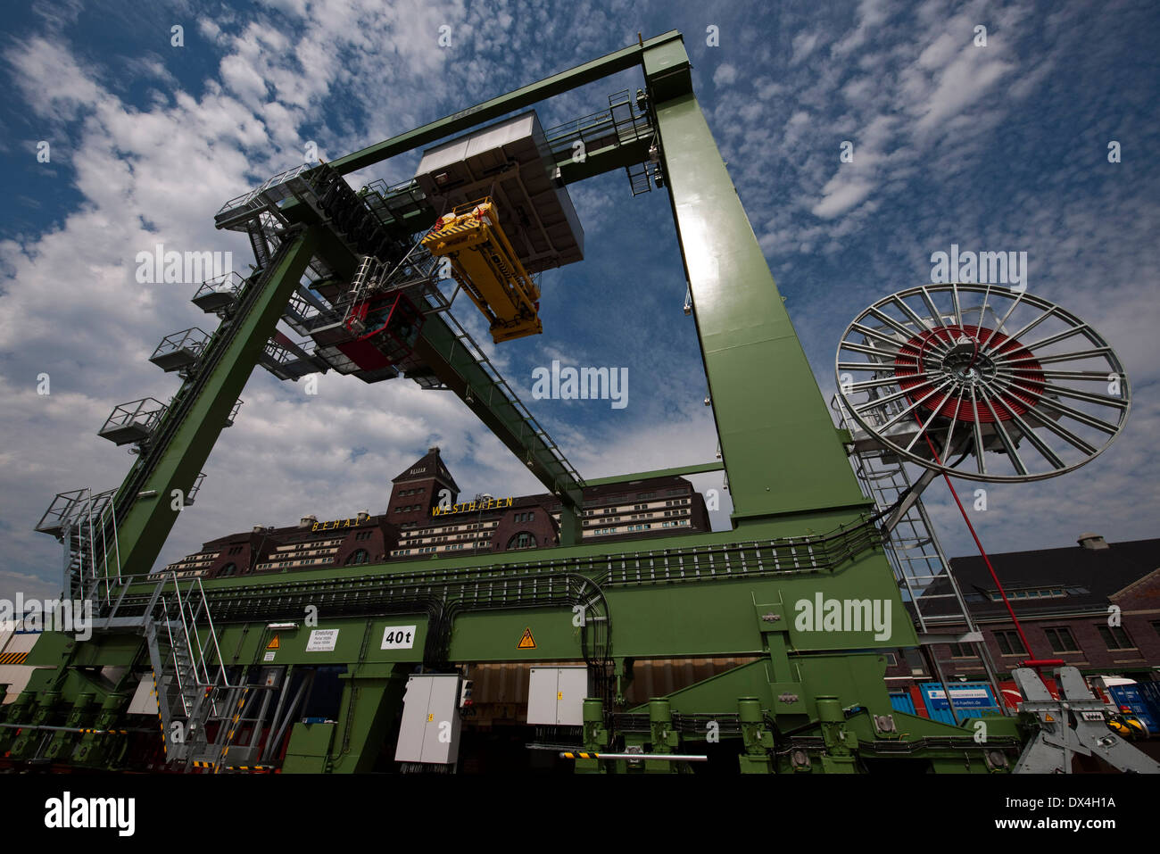 Containerbruecke hi-res stock photography and images - Alamy