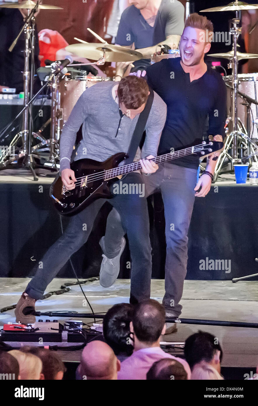 Brent Kutzle One Republic Hi res Stock Photography And Images Alamy