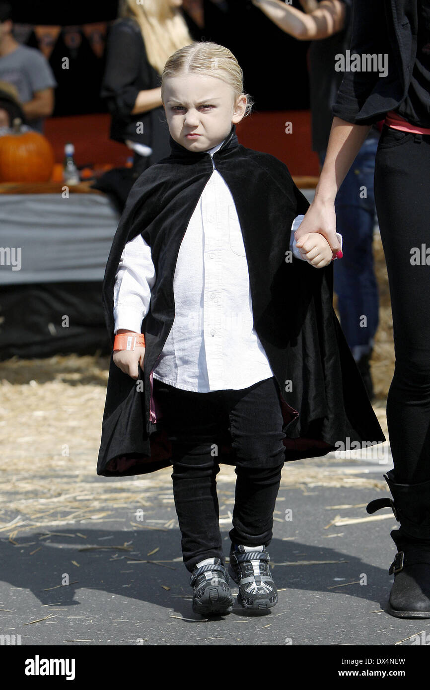 Gwen Stefani and her son Zuma Rossdale At Shawn's pumpkin patch, Culver