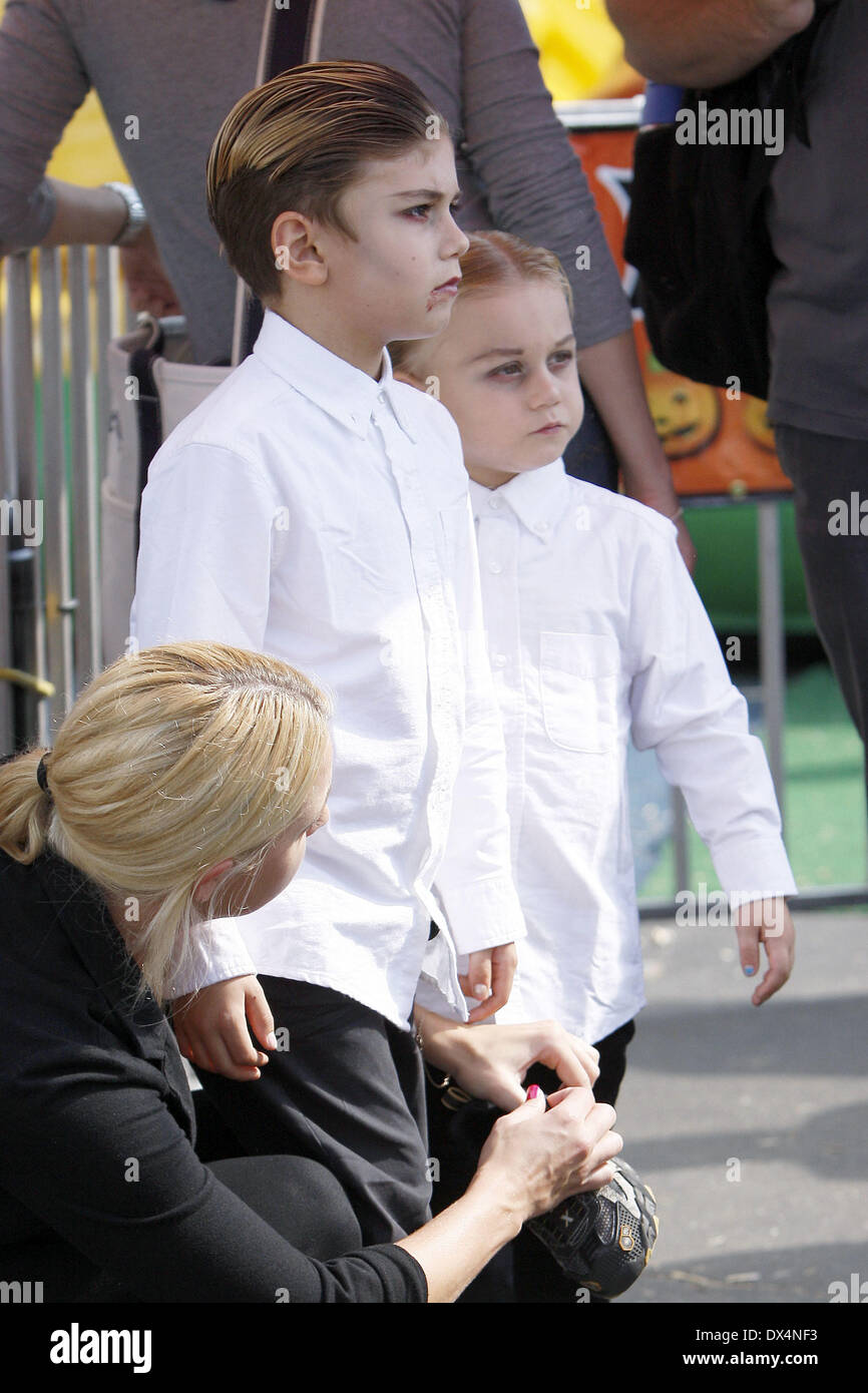 Kingston Rossdale and Zuma Rossdale At Shawn's pumpkin patch, Culver