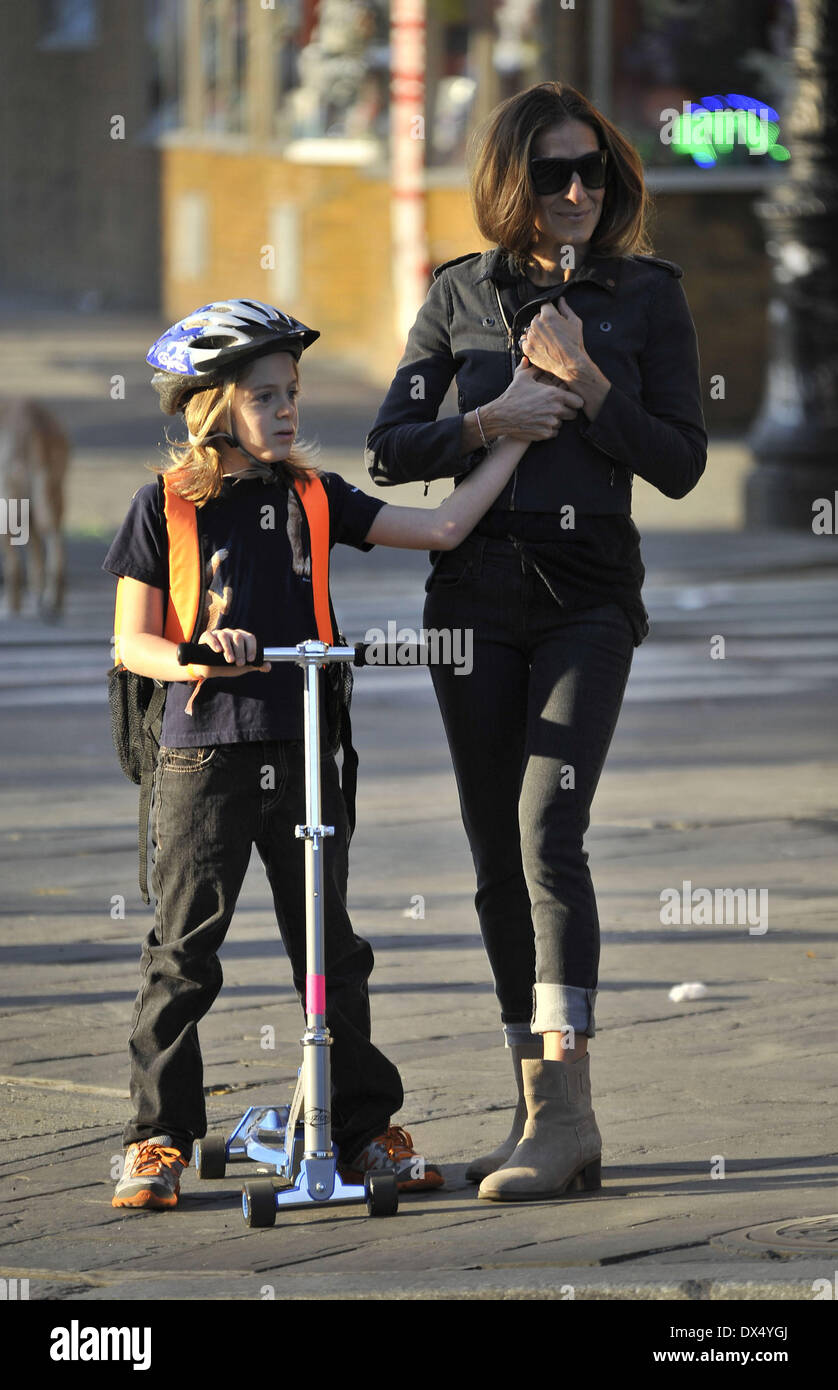 Sarah Jessica Parker walking her son James to school Featuring: Sarah ...