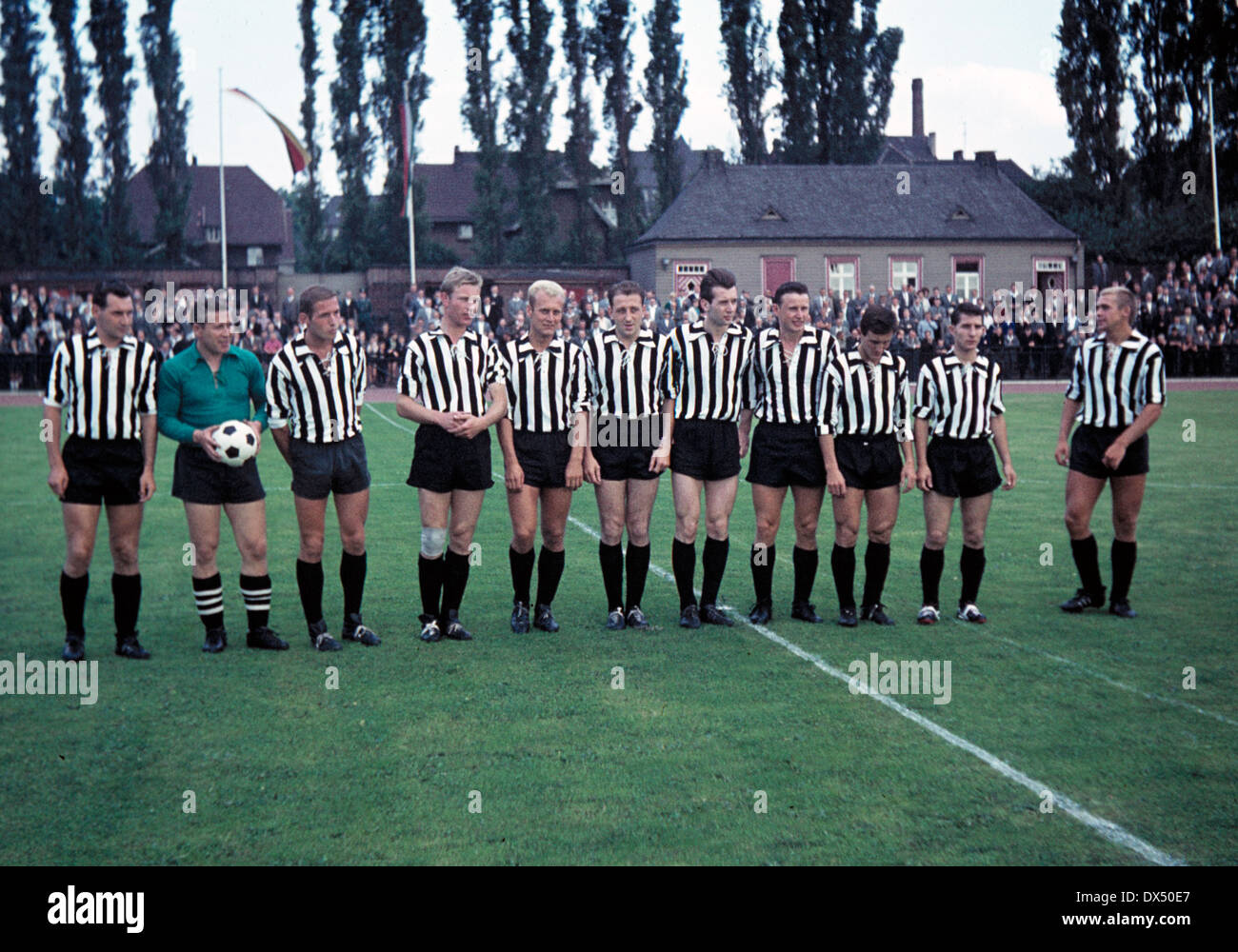football, friendly game, 1963/1964, Jahn Stadium, VfB Bottrop versus Werder Bremen 1:5,, team shot of Bottrop a.o. with Guenter Mikolaiczak (1.f.l.), keeper Walter Tannemann (2.f.l.), Manfred Kaufmann (3.f.l.), Heinz-Dieter Borgmann (4.f.l.), Paul Baron ( Stock Photo