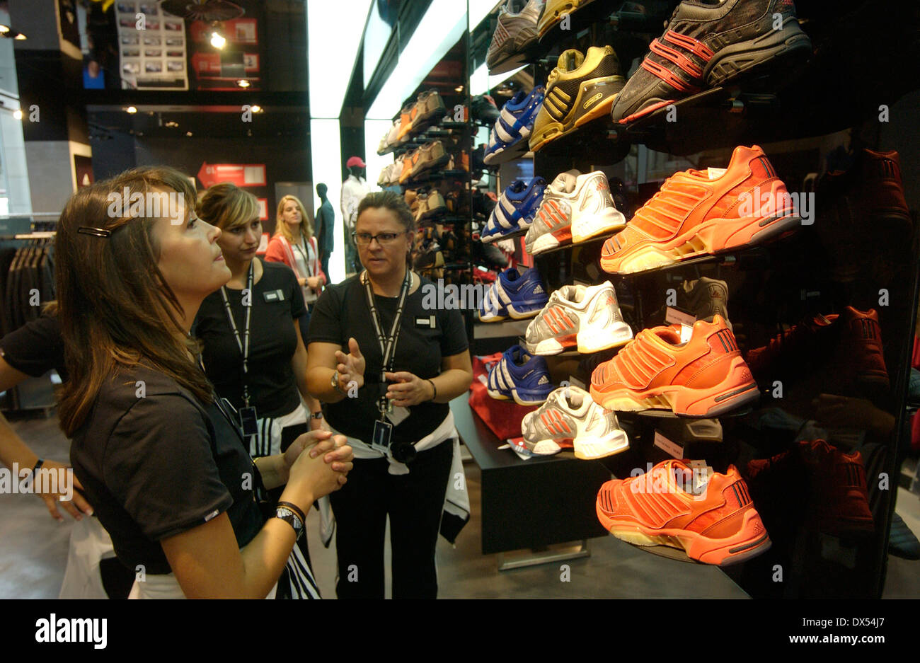 Ausflug Archäologie Beiseite nike store regensburg Unbestimmt Lineal Kuchen