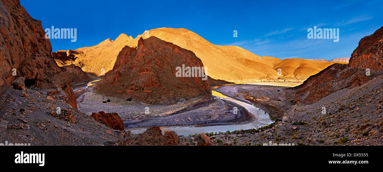 The river Ziz cutting its way through a Gorge in the Atlas Mountains near the Legionaires Tunnel, Morocco Stock Photo