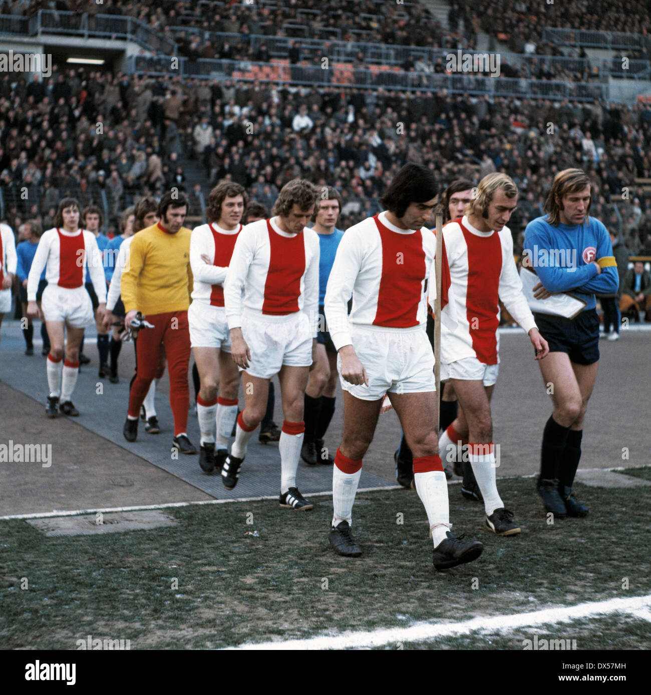 football, friendly game, 1972, Rheinstadion Duesseldorf, combination team Fortuna Duesseldorf and Borussia Moenchengladbach versus Ajax Amsterdam 1:1, running-in of the teams, ahead f.l.t.r. Sjaak Swart (Ajax), Horst Blankenburg (Ajax), Guenter Netzer (co Stock Photo