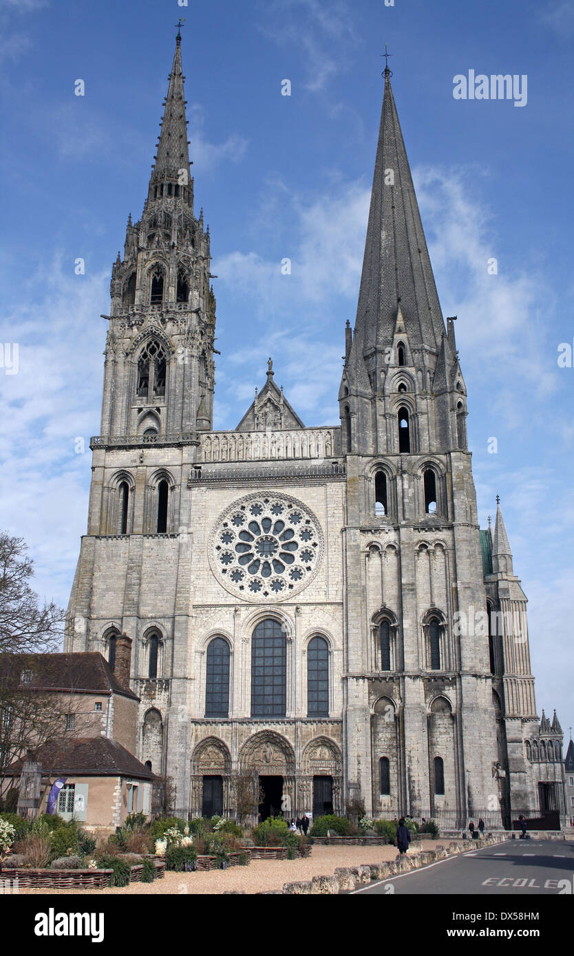 West facade of Chartres Notre Dame Cathedral Stock Photo - Alamy