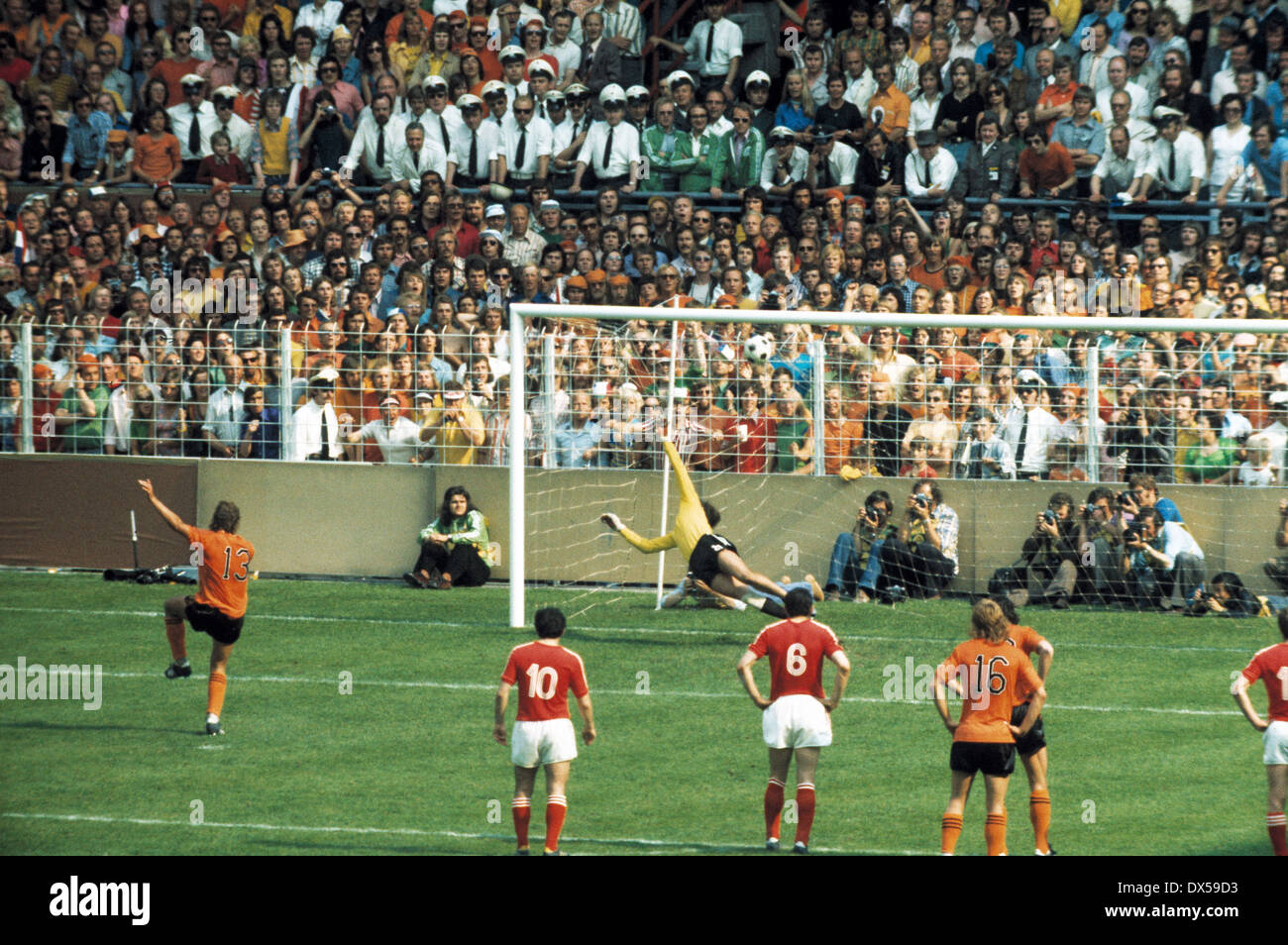 football, world championship, 1974, 1. Final Round, Group III, Westfalenstadion Dortmund, Bulgaria versus Netherlands 1:4, Johan Neeskens (Netherlands) scores a goal for 1:0 by a penalty resulting from a foul, keeper Stefan Staikov (Bulgaria) is chanceles Stock Photo