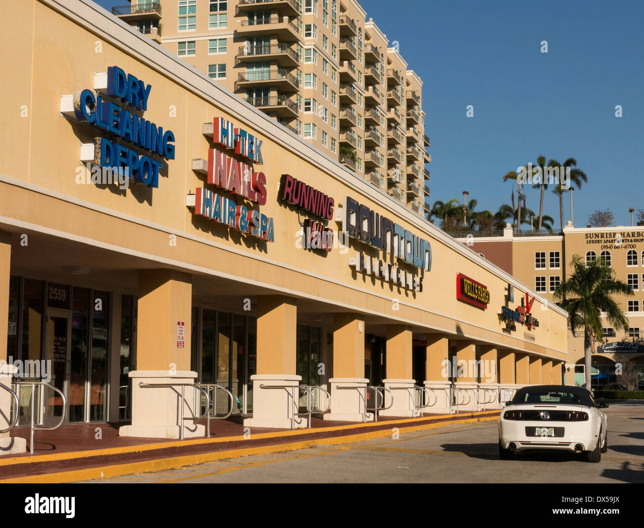 Shopping Mall in Fort Lauderdale, FL Stock Photo: 67729506 - Alamy