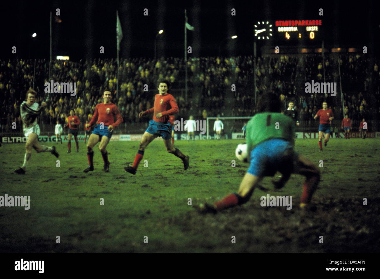 Real Zaragoza Goalkeeper High Resolution Stock Photography And Images Alamy