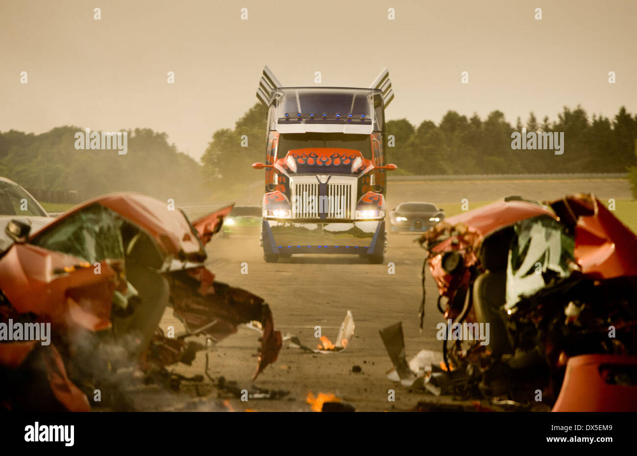 TRANSFORMERS AGE OF EXTINCTION (2014) MICHAEL BAY (DIR) MOVIESTORE COLLECTION LTD Stock Photo