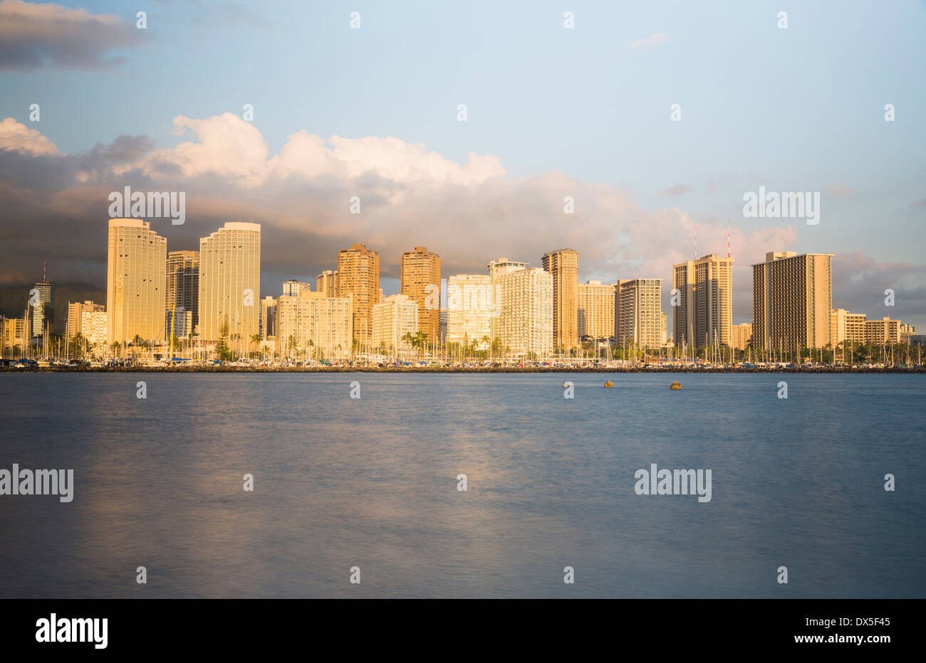 Downtown honolulu skyline hi-res stock photography and images - Alamy