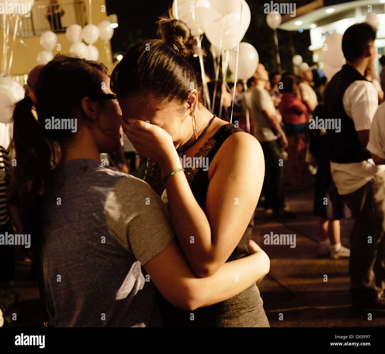 Petaling Jaya Selangor Malaysia 18th Mar 14 A Girl Comforts Stock Photo Alamy Petaling Jaya Selangor Malaysia 18th Mar 14 A Girl Comforts Stock Photo Alamy