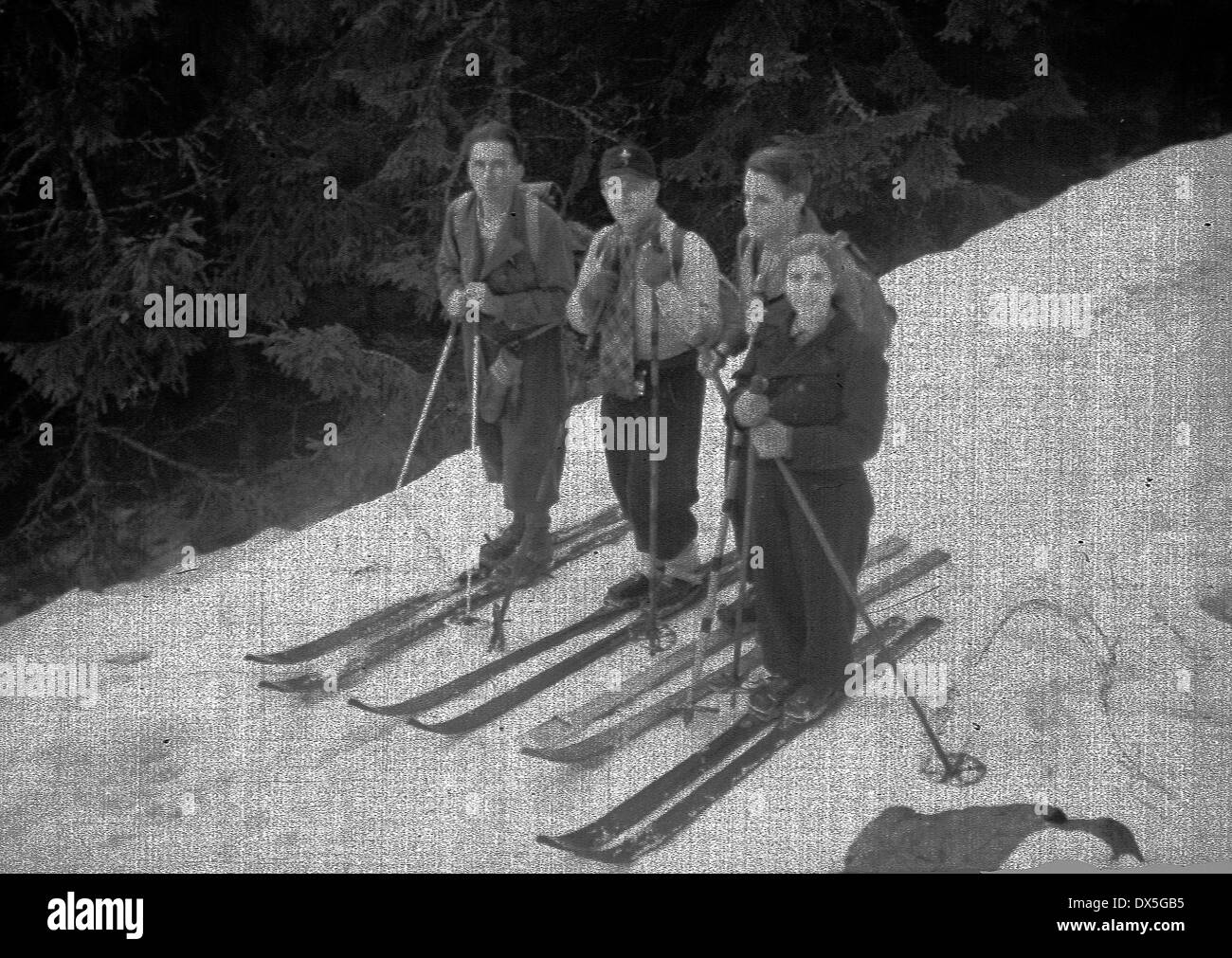 Ski run group four People in the Allgäu 1935 Stock Photo