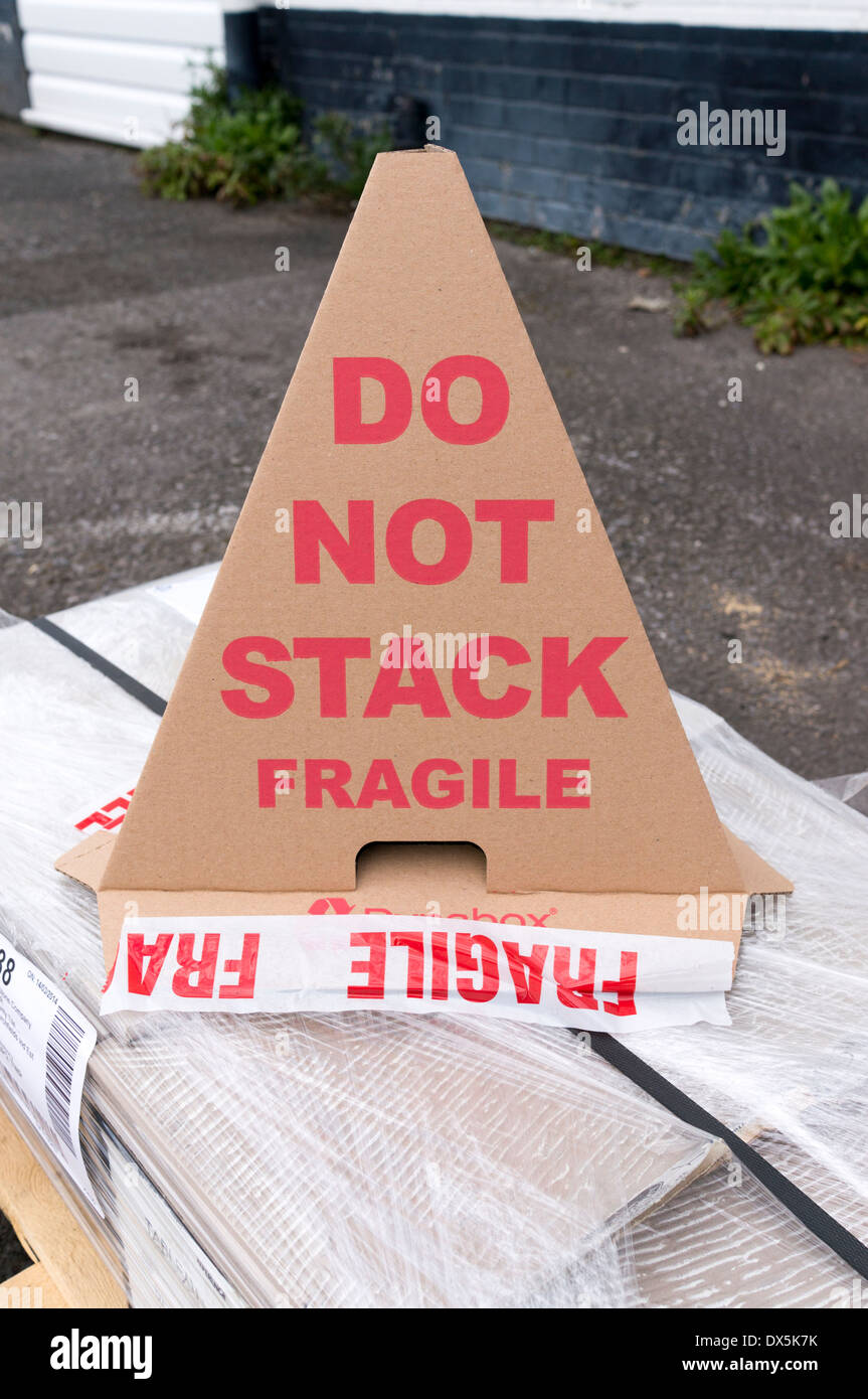 Do not stack fragile sign Stock Photo - Alamy
