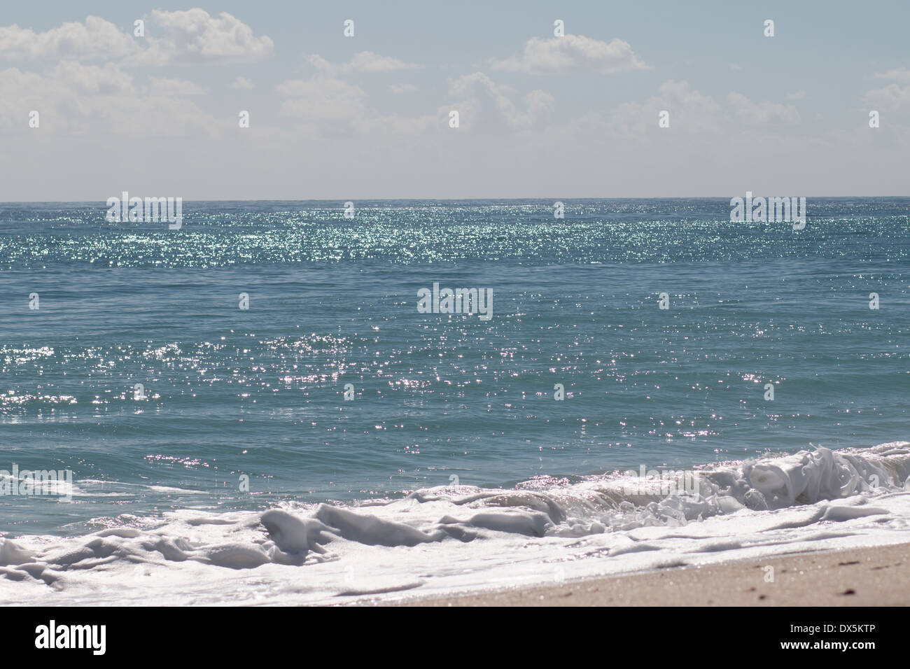 White foamy sea hi-res stock photography and images - Alamy