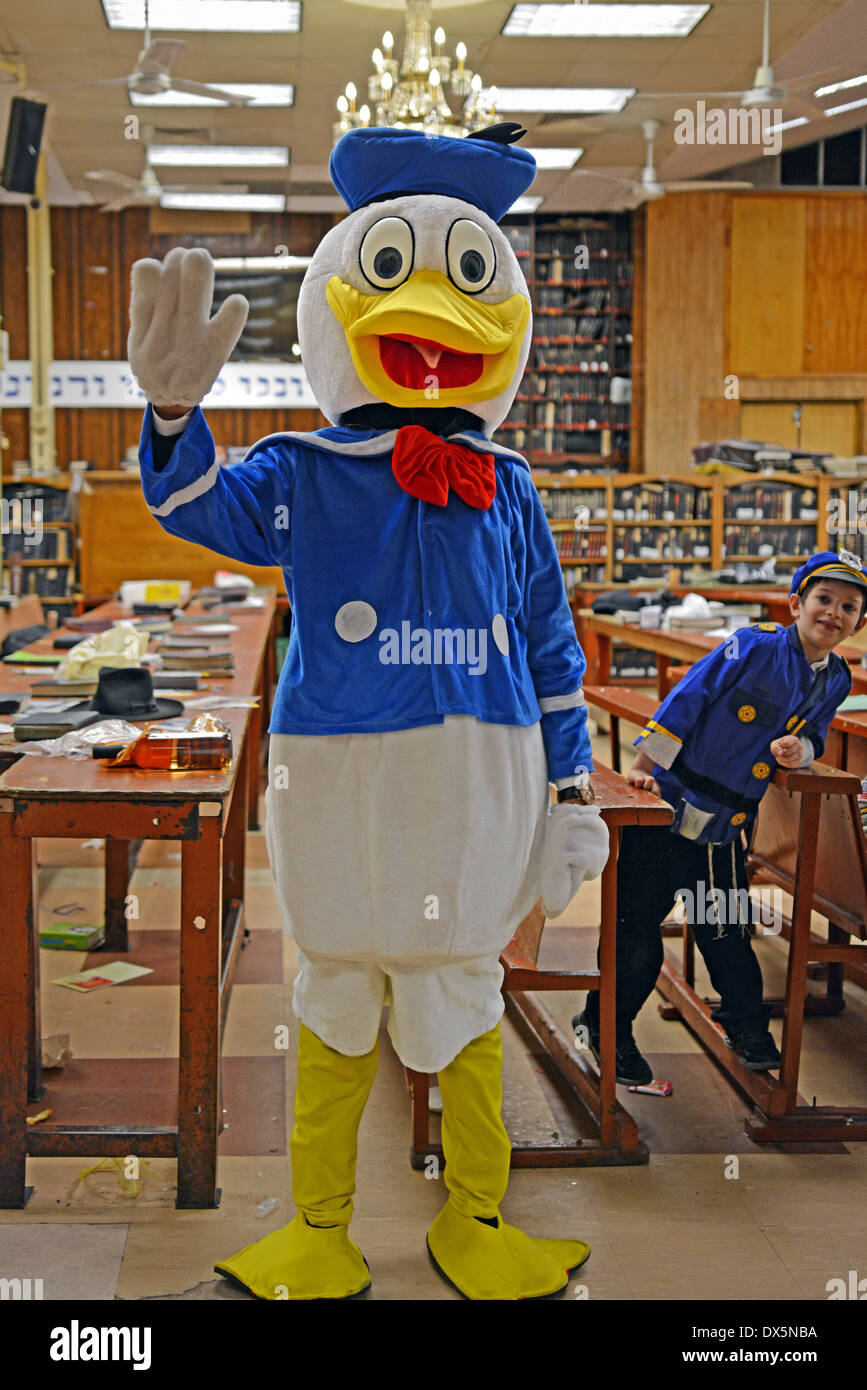 A religious Jewish man dressed as a giant duck on Purim in Crown Heights, Brooklyn, New York Stock Photo