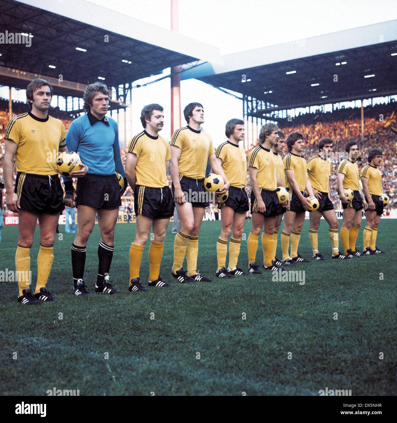 football, 2. Bundesliga Nord, 2. Bundesliga Sued, 1975/1976, relegation match to Bundesliga 1976/1977, return leg, Westfalen Stadium, Borussia Dortmund versus 1. FC Nuremberg 3:2, team shot Dortmund, f.l.t.r. Helmut Nerlinger, keeper Horst Bertram, Lothar Stock Photo