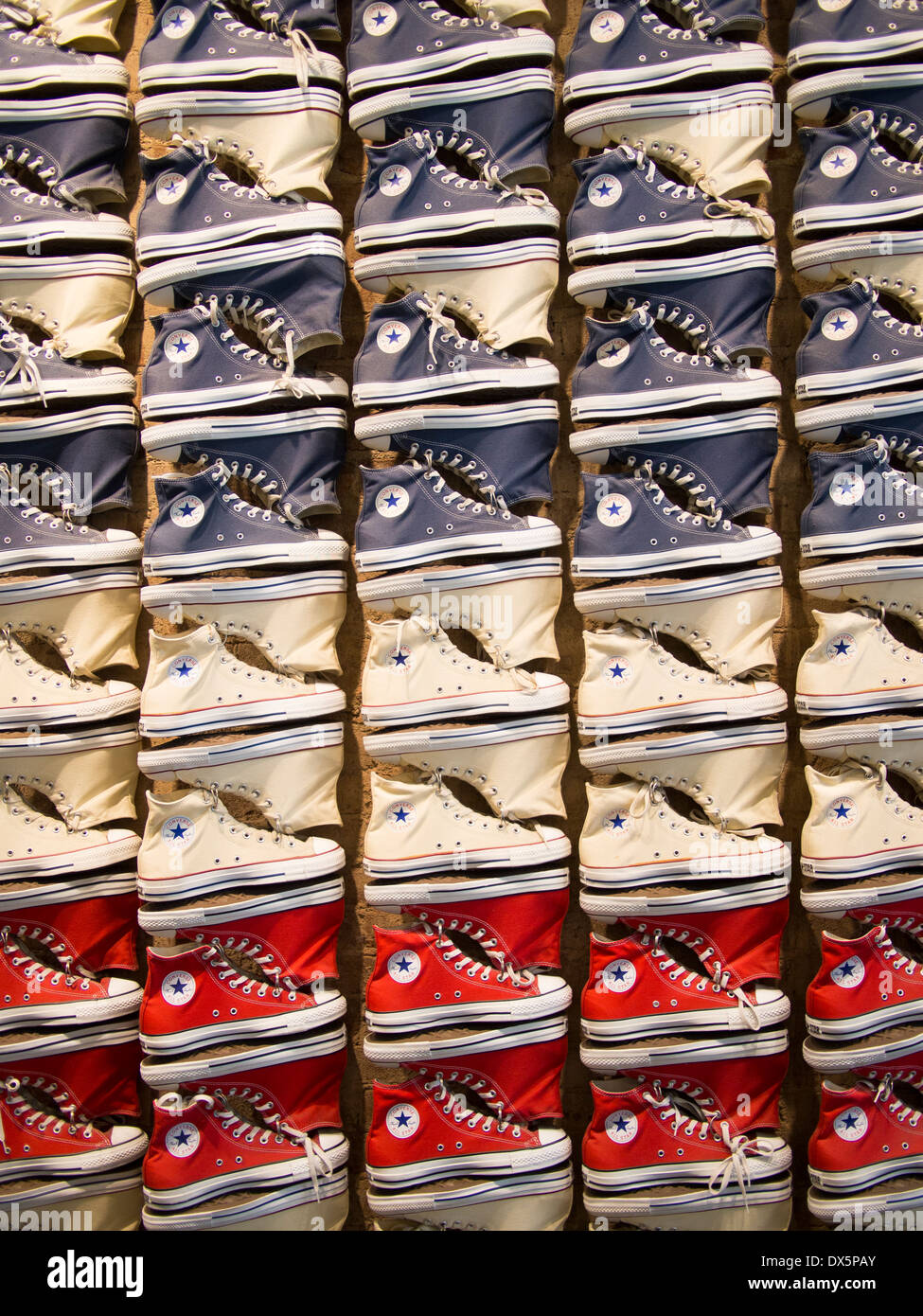 Converse hi-res stock photography and images - Alamy