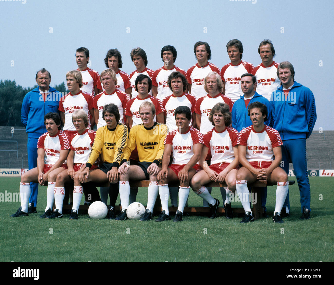 football, Bundesliga, 1976/1977, Rot Weiss Essen, team presentation, team shot, behind f.l.t.r. Gerd Wieczorkowski, Andreas Skrzyszowski, Siegfried Boenighausen, Werner Lorant, Hartmut Huhse, Gerd Woermer, Eberhard Strauch, middle f.l.t.r. coach Ivica Hor Stock Photo