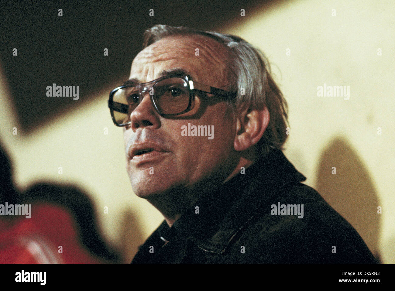 football, Bundesliga, 1976/1977, Stadium an der Castroper Strasse, VfL Bochum versus 1. FC Cologne 1:2, coach Hennes Weisweiler (FC) wearing glasses sit on the coaching bench Stock Photo