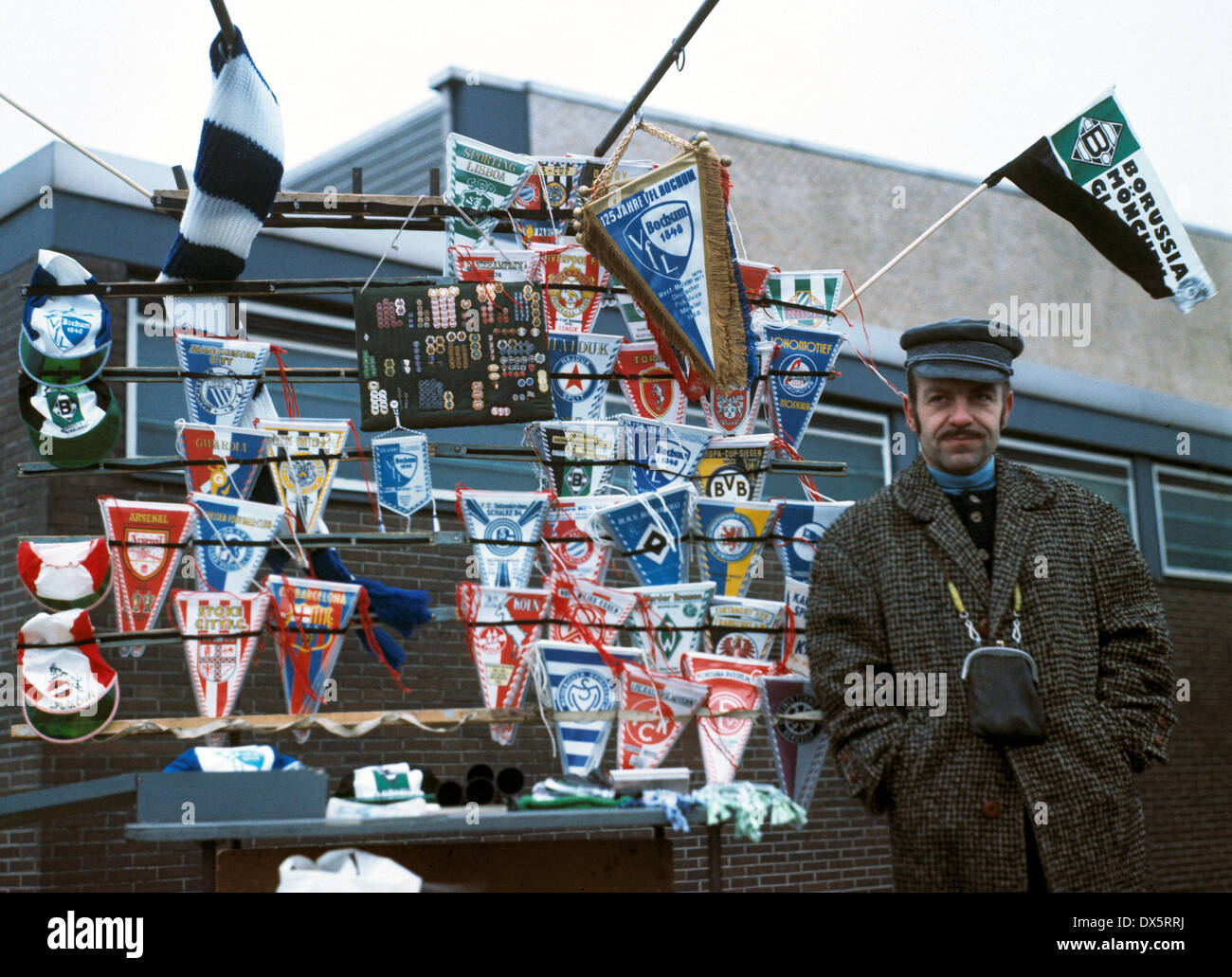 football, Bundesliga, 1976/1977, Stadium an der Castroper Strasse, VfL Bochum versus Borussia Moenchengladbach 0:0, memorabilia, stand at the stadium, wimples, club flags, salesman Stock Photo
