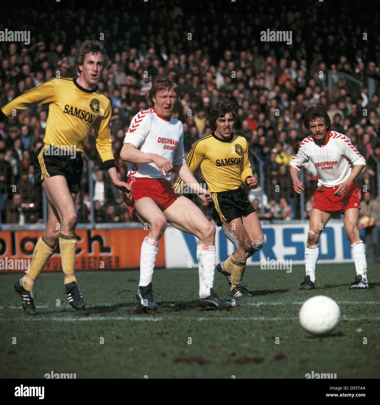 football, Bundesliga, 1976/1977, Georg Melches Stadium, Rot Weiss Essen  versus Borussia Dortmund 1:5, scene of the match, f.l.t.r. Burkhard Segler ( BVB), Horst Hrubesch (RWE), Egwin Wolf (BVB), Gerd Woermer (RWE Stock Photo  - Alamy