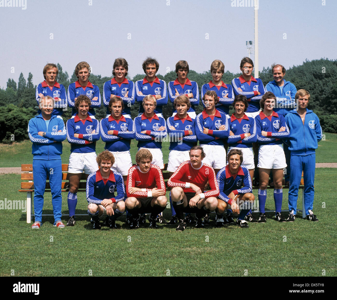 football, 2. Bundesliga Nord, 1977/1978, FC Bayer 05 Uerdingen, team  presentation, team shot, behind f.l.t.r. Horst Riege, Hans-Peter Mentzel,  Uwe Hansel, Heinz Mostert, Friedhelm Funkel, Norbert Brinkmann, Paul Hahn,  coach Klaus Quinkert,