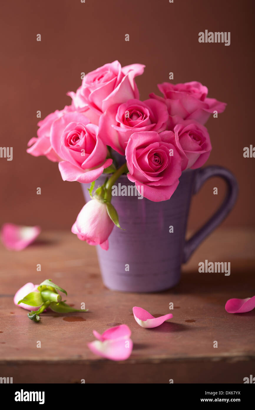 beautiful pink roses bouquet in vase Stock Photo - Alamy