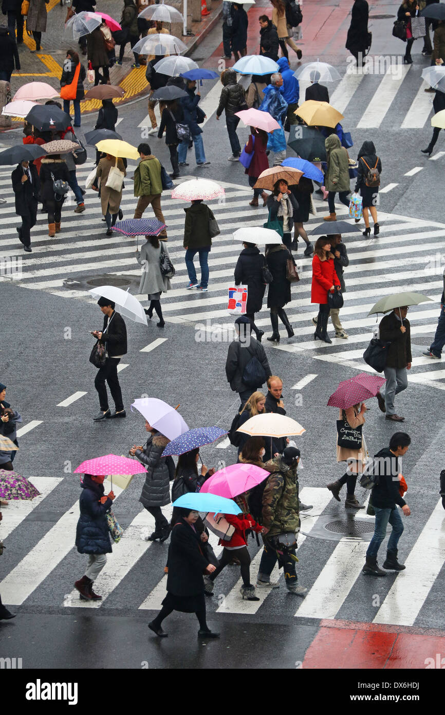 Crowd walking with umbrellas hi-res stock photography and images - Alamy