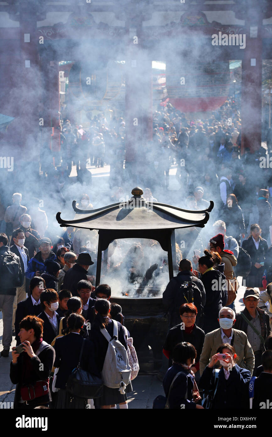 Japanese shrine incense hi-res stock photography and images - Alamy