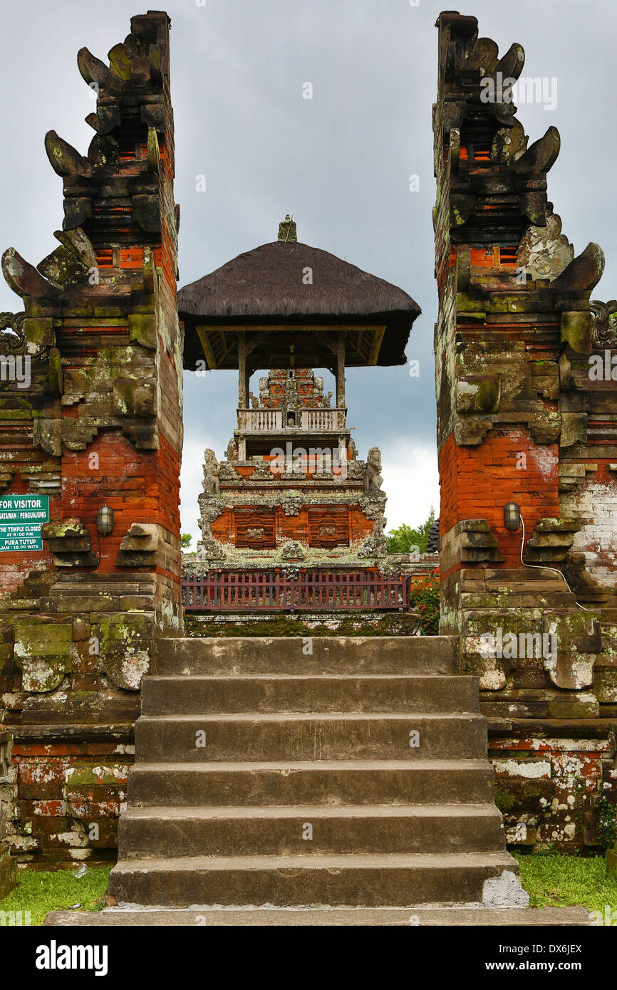 Split gate at the Royal Temple of Mengwi, Pura Taman Ayun, Bali, Indonesia Stock Photo