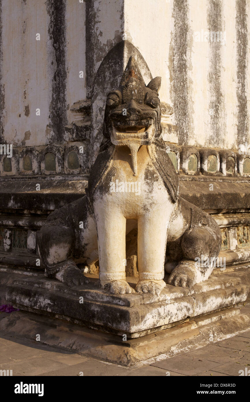 Carved stone dog on exterior of Ananda Temple built around 1105 by King Kyanzittha & restored after earthquake damage in 1975 Stock Photo