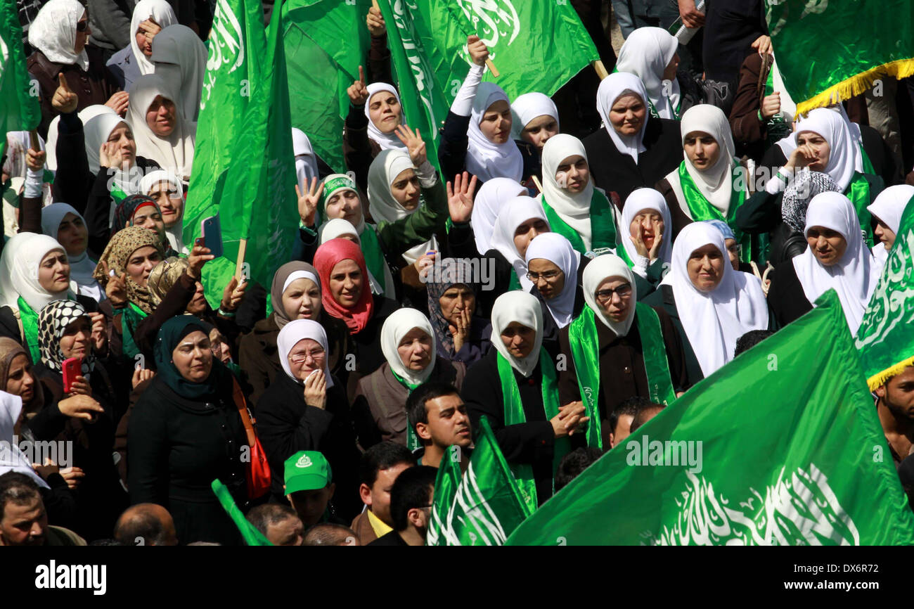 Nablus, West Bank, Palestinian Territory. 19th Mar, 2014. Palestinian women hold Hamas movement's flags during the funeral of Palestinian militant Mohammed Hanbali who was killed 11 years ago during a funeral in the West Bank city of Nablus, March 19, 2014. Since the late 1960s, Israel has withheld the bodies of hundreds of Palestinians. Their bodies are interred in numbered, rather than named, graves in four cemeteries created for that purpose, the biggest of which is located in the Jordan Valley Credit:  Nedal Eshtayah/APA Images/ZUMAPRESS.com/Alamy Live News Stock Photo