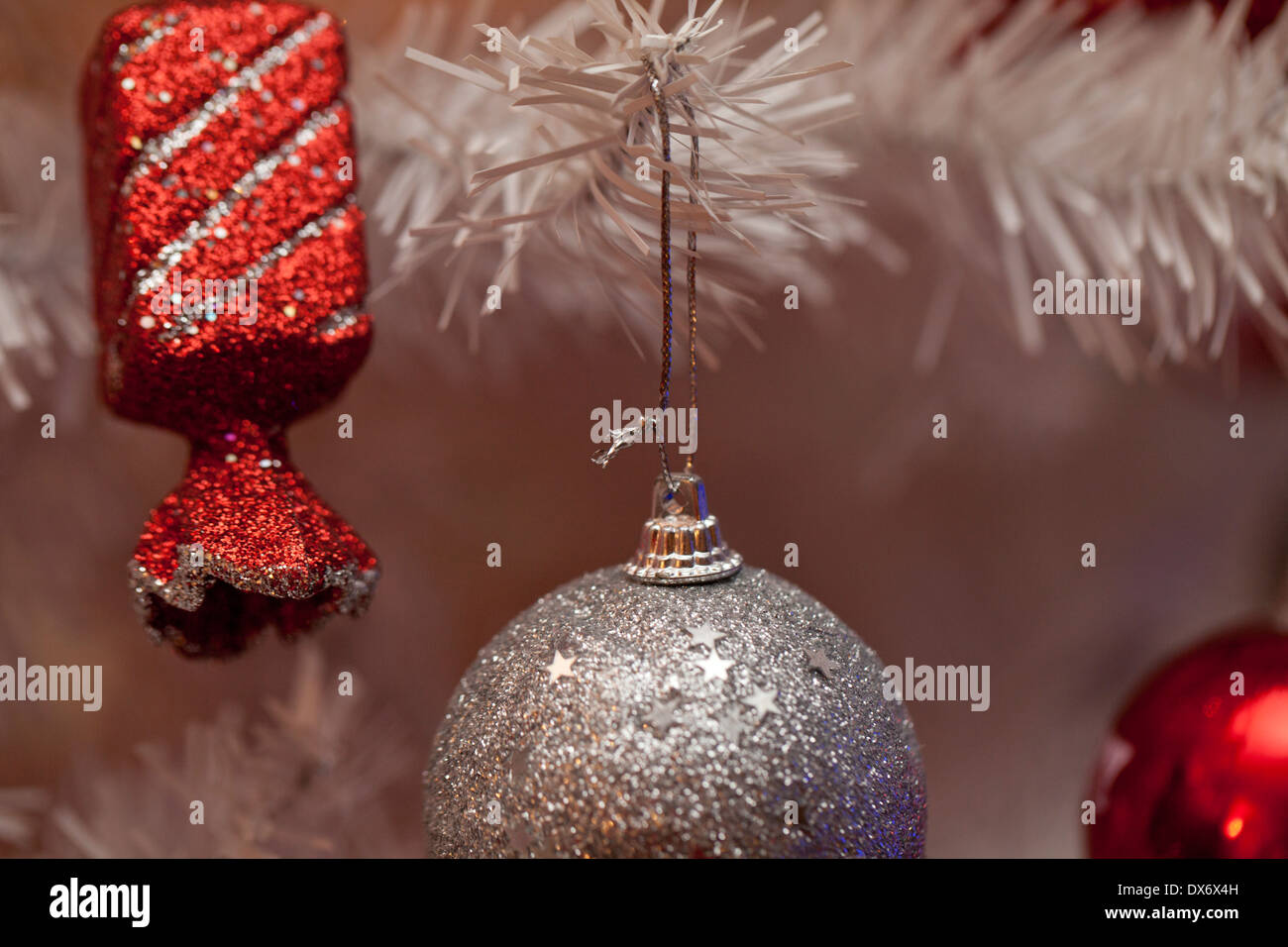 Silver tinsel christmas tree hi-res stock photography and images - Alamy