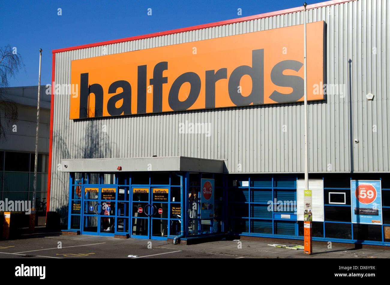 Halfords superstore penarth road cardiff wales uk Stock Photo